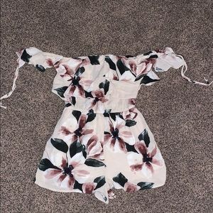 JUNIORS FLORAL ROMPER